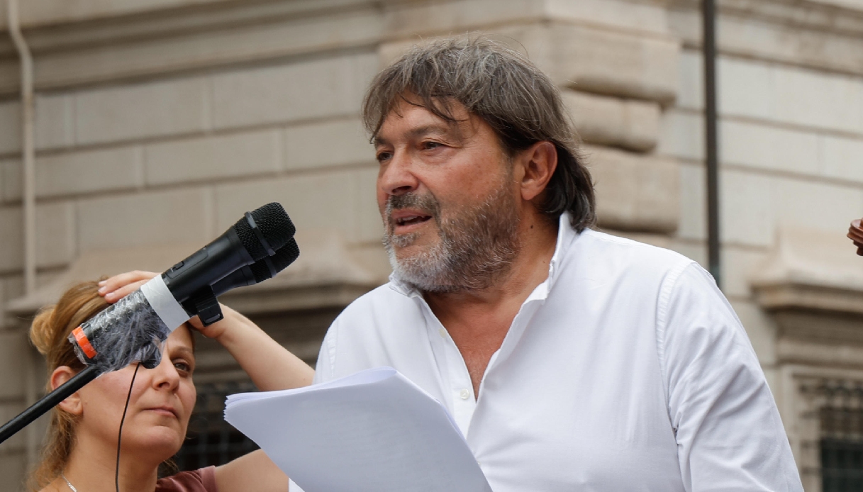 Attentato a Ranucci, Storace propone di ritirare le querele contro Report: “Ma qualcuno non l’ha presa bene” Attentato a Ranucci, Storace propone di ritirare le querele contro Report: “Ma qualcuno non l’ha presa bene”