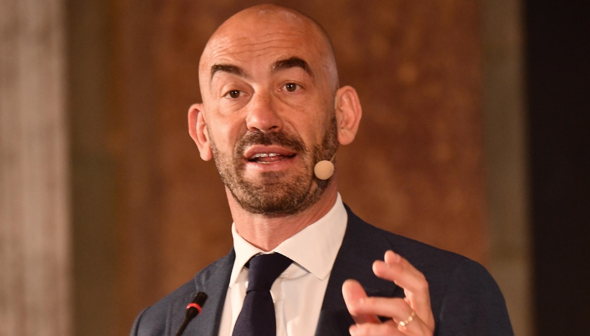 https://wips.plug.it/cips/notizie.virgilio.it/cms/2025/10/bassetti-antibiotici.jpg