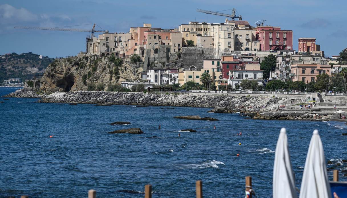 Terremoto Avellino e Campi Flegrei, scosse nella notte: “Alcuni hanno dormito in auto”, scuole chiuse lunedì Terremoto Avellino e Campi Flegrei, scosse nella notte: “Alcuni hanno dormito in auto”, scuole chiuse lunedì
