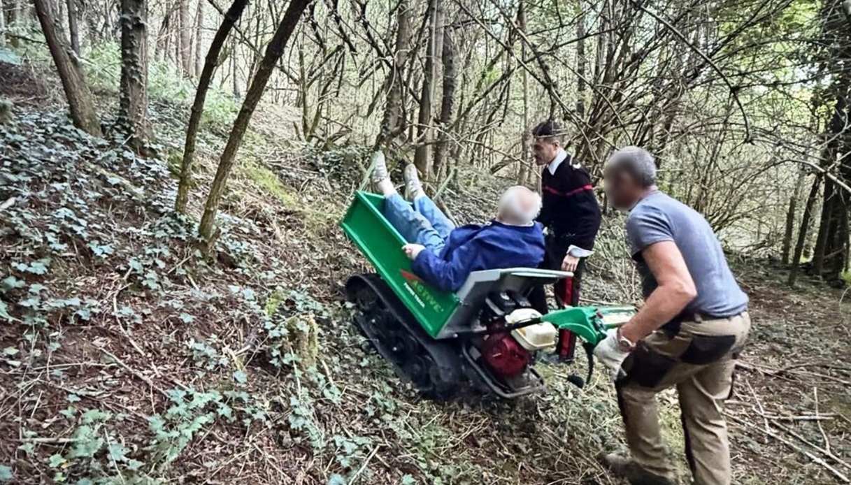 80enne si perde nei boschi a Capriata d’Orba, così lo hanno salvato i carabinieri e un agricoltore