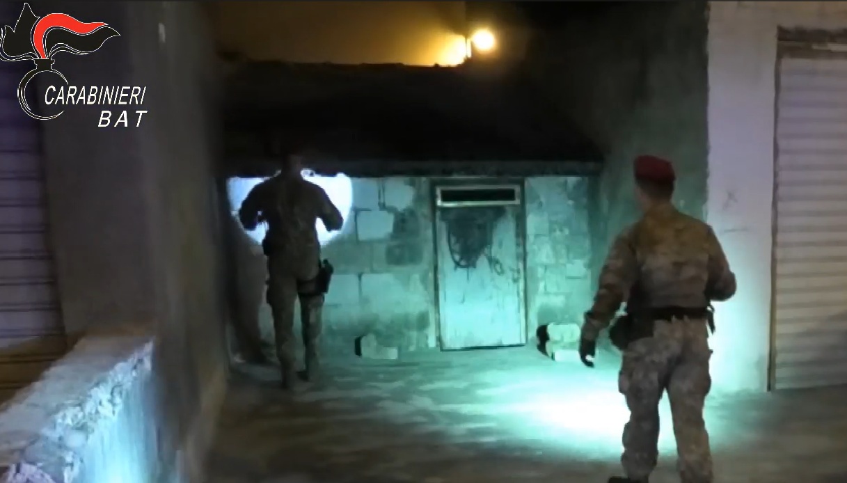 rapine e sequestri di persona tra bat e bari assalti armati ai tir il video del blitz sei arresti