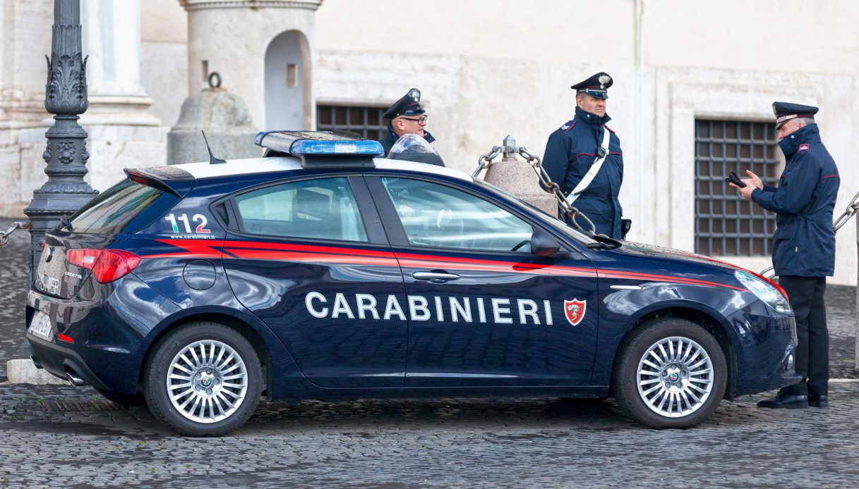 https://wips.plug.it/cips/notizie.virgilio.it/cms/2025/10/carabinieri-desenzano-doris-dori.jpg