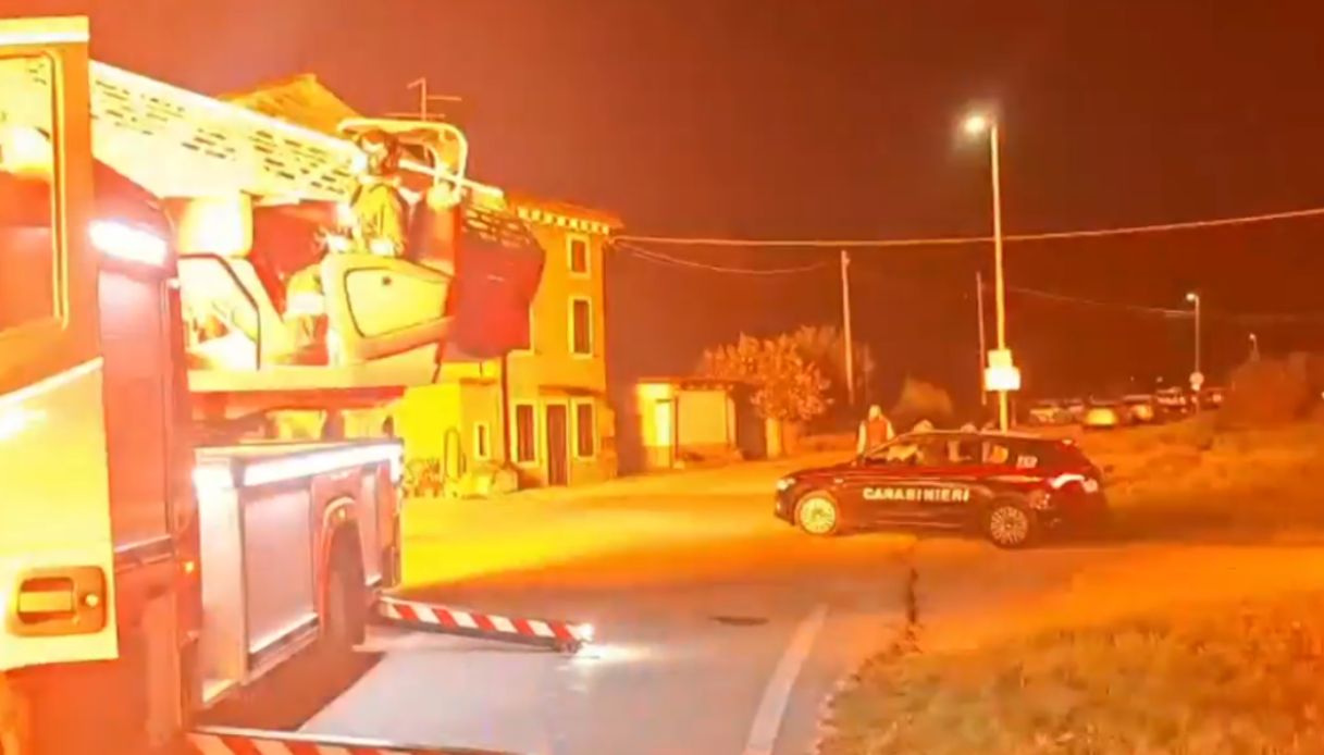 https://wips.plug.it/cips/notizie.virgilio.it/cms/2025/10/castel-d-azzano-esplosione-1.jpg
