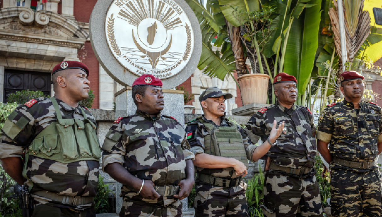 https://wips.plug.it/cips/notizie.virgilio.it/cms/2025/10/colpo-di-stato-madagascar-rajoelina-1.jpg