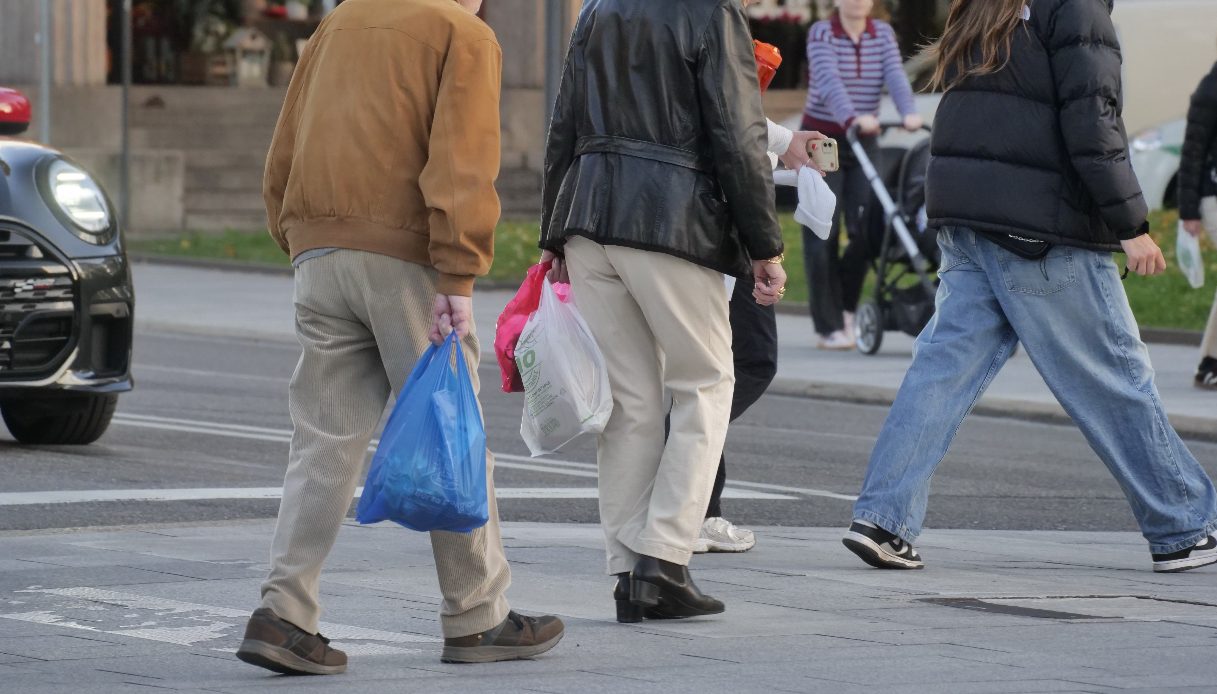 https://wips.plug.it/cips/notizie.virgilio.it/cms/2025/10/cosa-cambia-legge-104-2026-106-1.jpg