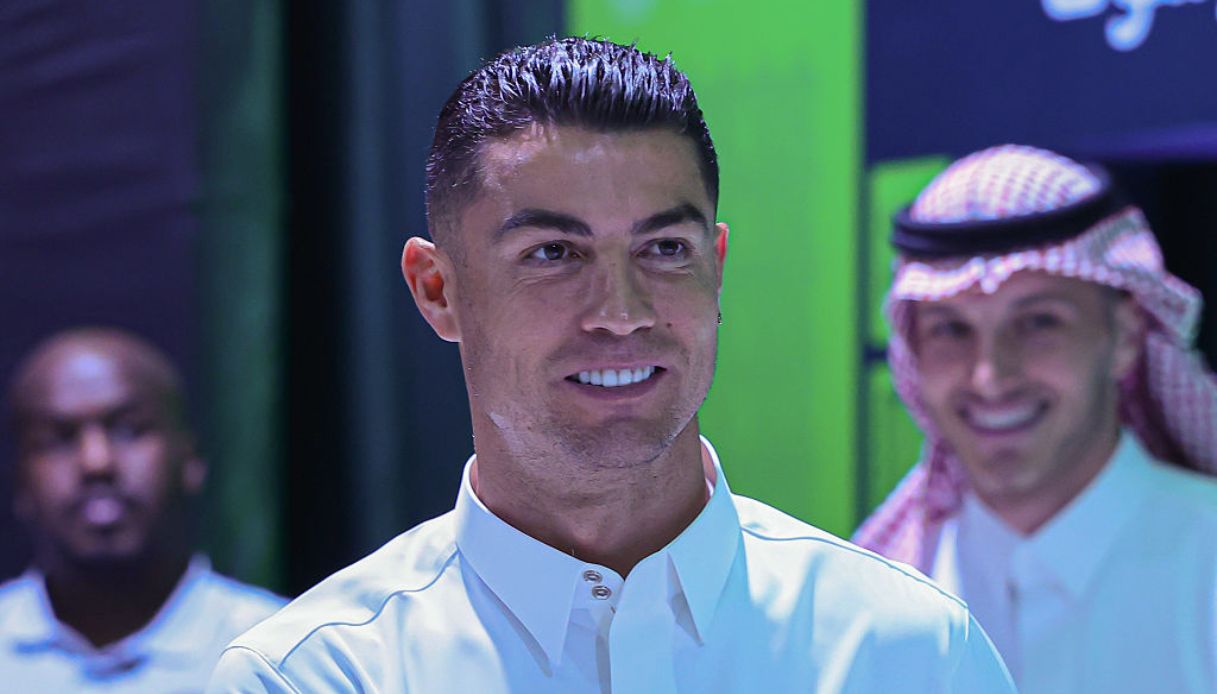 https://wips.plug.it/cips/notizie.virgilio.it/cms/2025/10/cristiano-ronaldo-primo-calciatore-miliardario.jpg