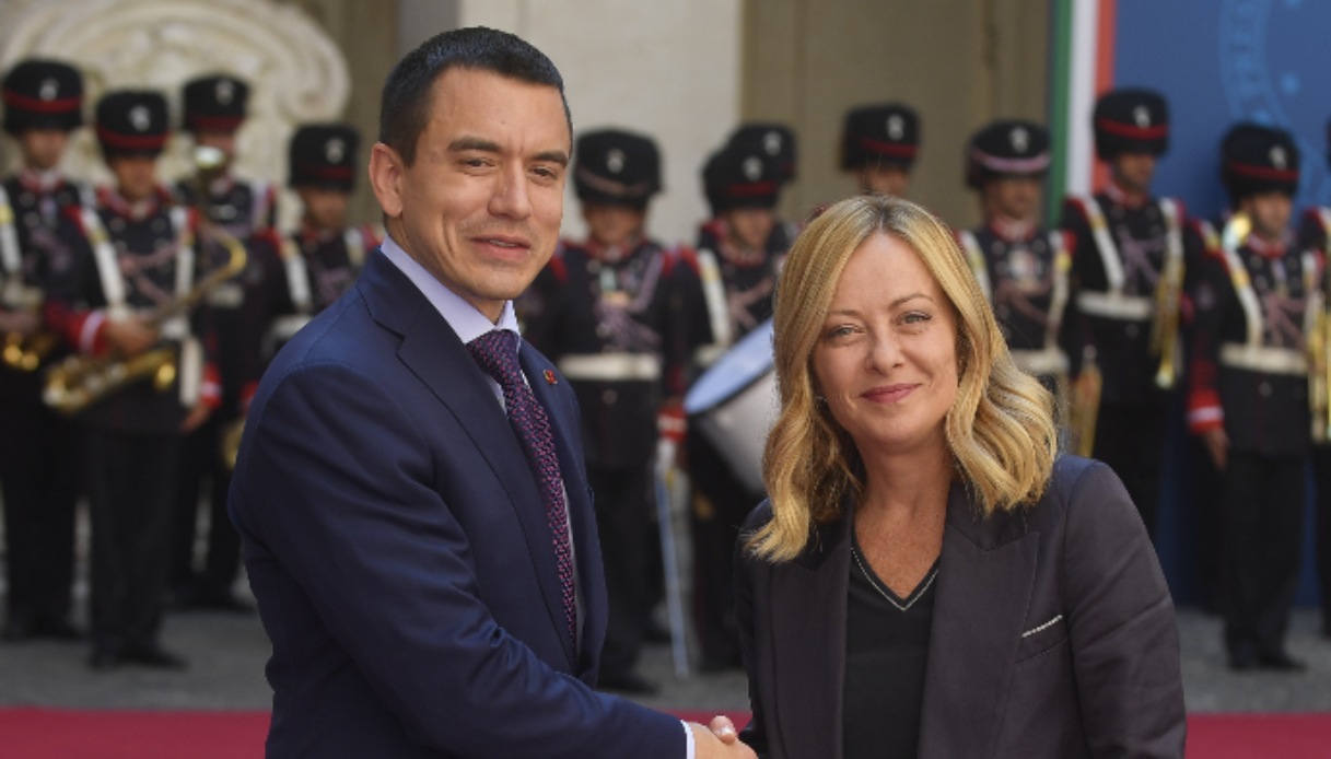 https://wips.plug.it/cips/notizie.virgilio.it/cms/2025/10/daniel-noboa-tentato-avvelenamento-ecuador.jpg
