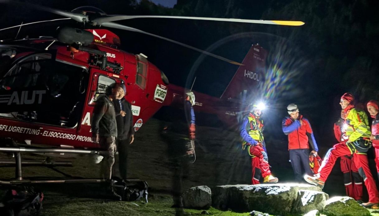 https://wips.plug.it/cips/notizie.virgilio.it/cms/2025/10/elicottero-fanes-incidente.jpg