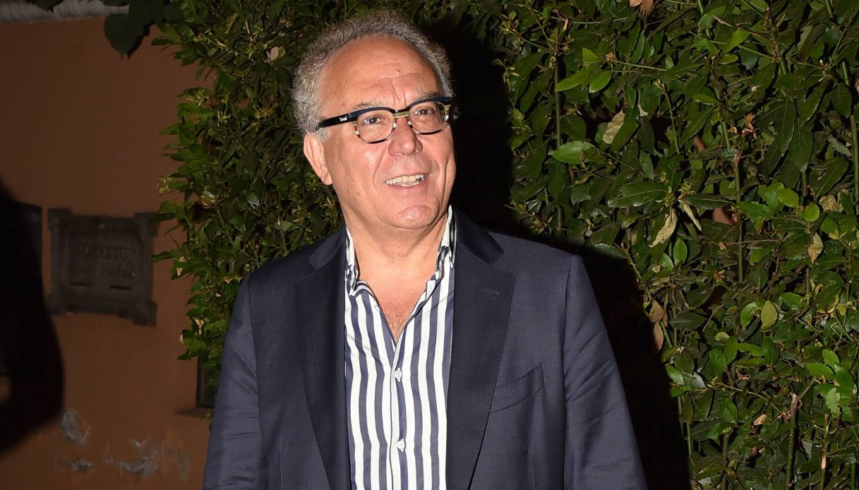 https://wips.plug.it/cips/notizie.virgilio.it/cms/2025/10/enrico-varriale-rai-licenziamento.jpg