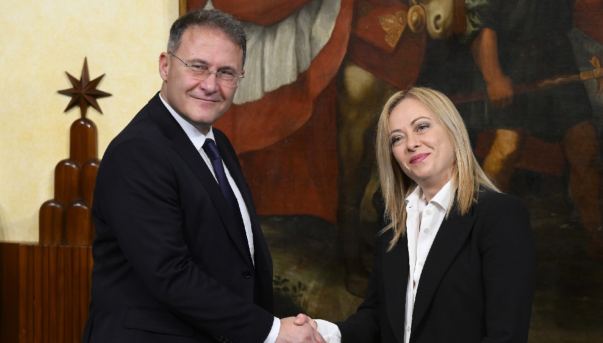 https://wips.plug.it/cips/notizie.virgilio.it/cms/2025/10/fdi-elezioni-regionali-campania-edmondo-cirielli-candidato-centrodestra.jpg