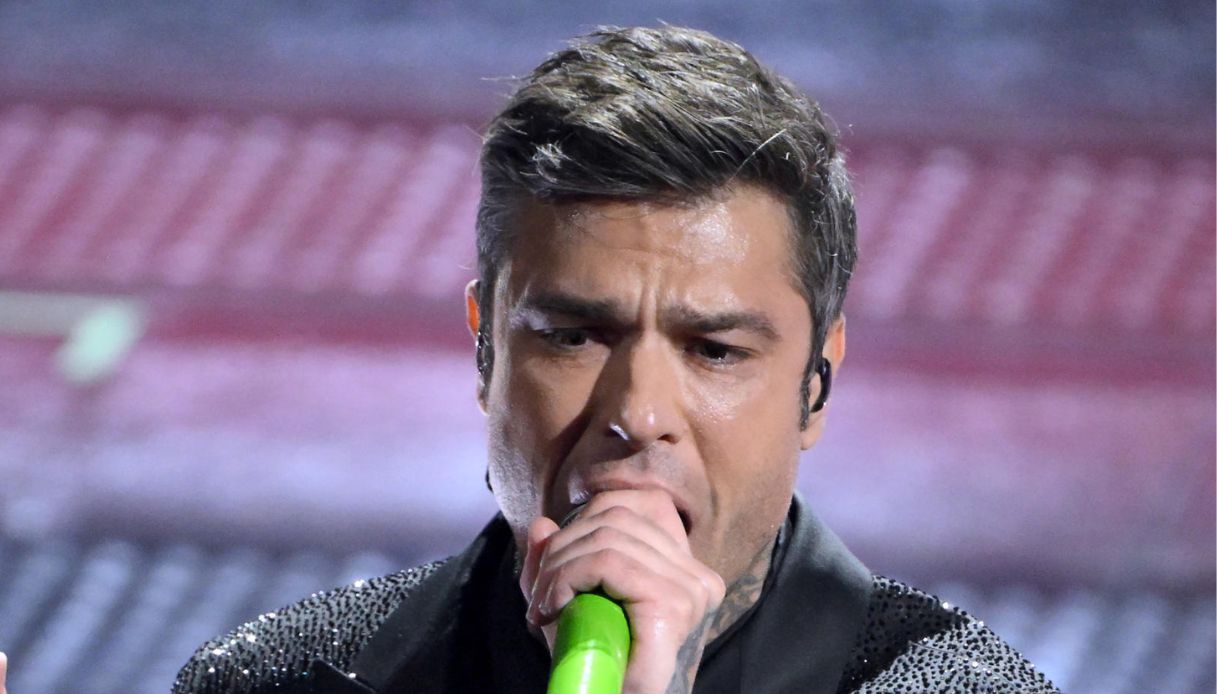 https://wips.plug.it/cips/notizie.virgilio.it/cms/2025/10/fedez-temet-nosce-nuova-canzone.jpg