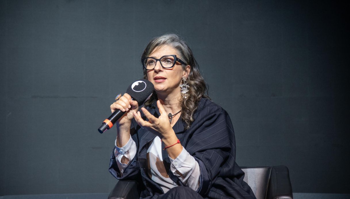 https://wips.plug.it/cips/notizie.virgilio.it/cms/2025/10/francesca-albanese-in-onda-la7-tintoria-podcast.jpg