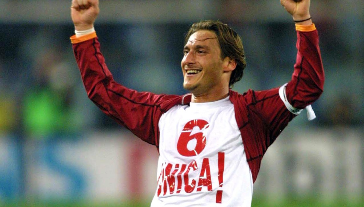 https://wips.plug.it/cips/notizie.virgilio.it/cms/2025/10/francesco-totti-6-unica.jpg