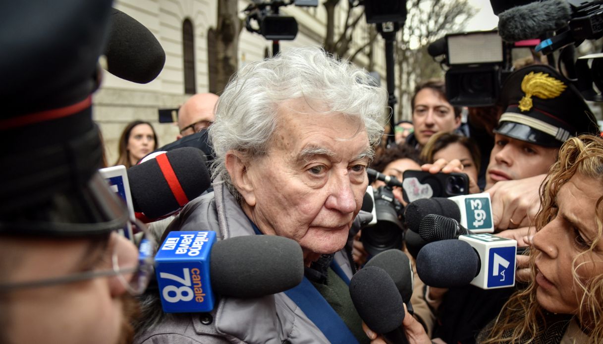 https://wips.plug.it/cips/notizie.virgilio.it/cms/2025/10/garlasco-massimo-lovati-procura-pavia-fabrizio-corona.jpg