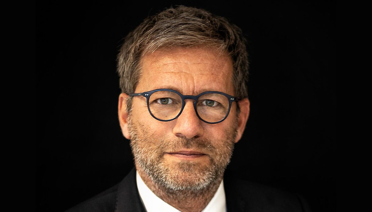 https://wips.plug.it/cips/notizie.virgilio.it/cms/2025/10/giuseppe-marsocci-armani.jpg