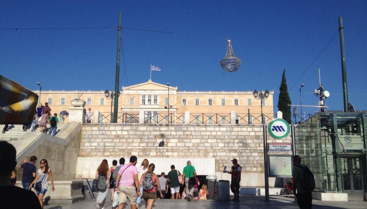 https://wips.plug.it/cips/notizie.virgilio.it/cms/2025/10/grecia-13-ore-lavoro.jpg