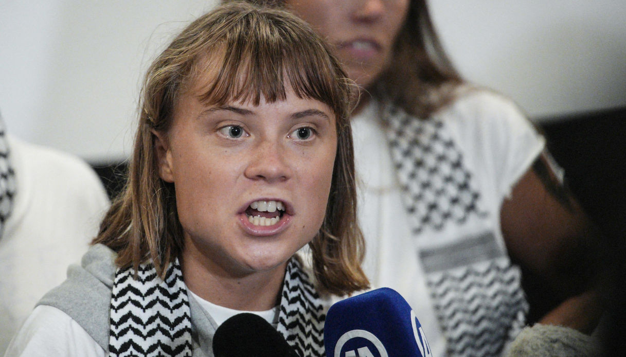 https://wips.plug.it/cips/notizie.virgilio.it/cms/2025/10/greta-thunberg-israele-carcere-maltrattamenti.jpg