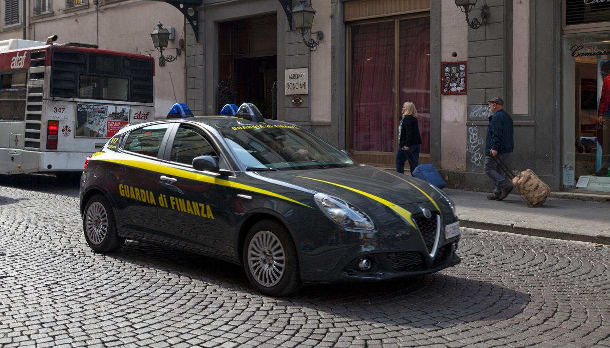 Guardia di Finanza scopre falso cieco vicino Arzignano, maxi truffa lunga 53 anni da oltre 1 milione di euro
