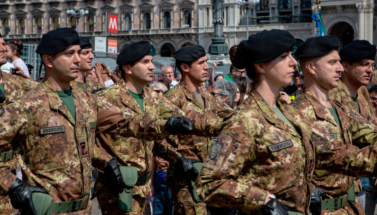 https://wips.plug.it/cips/notizie.virgilio.it/cms/2025/10/guerra-leva-militare.jpg