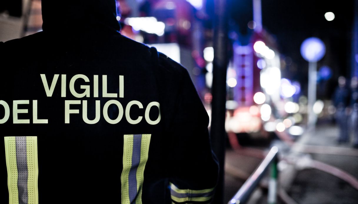 incendio in appartamento a torrevecchia a roma 91enne morta tra le fiamme e figlia 67enne gravissima