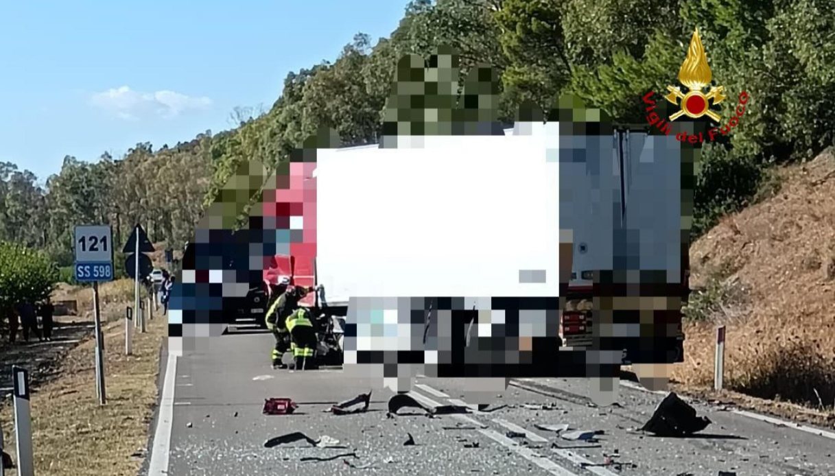 grave incidente nel materano quattro morti e sei feriti in uno scontro tra un auto e un camion