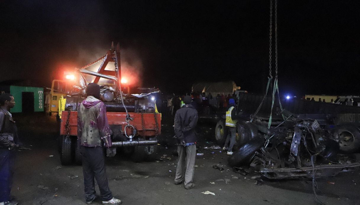 https://wips.plug.it/cips/notizie.virgilio.it/cms/2025/10/incidente-stradale-kenya-turista-italiano.jpg
