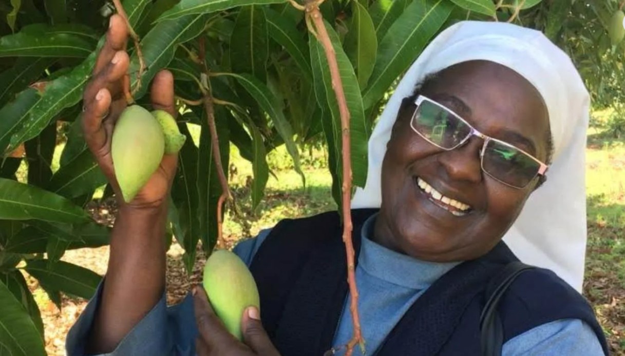 https://wips.plug.it/cips/notizie.virgilio.it/cms/2025/10/kenya-suora.jpg