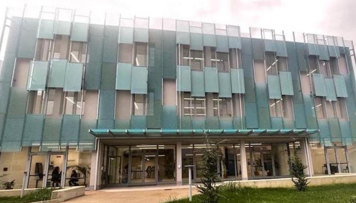 Liceo Marconi evacuato a Pescara, diversi intossicati da una sostanza sprigionata: malori e paura
