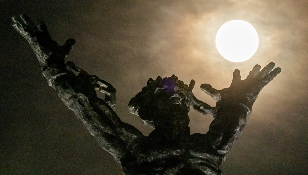 https://wips.plug.it/cips/notizie.virgilio.it/cms/2025/10/luna-piena-7-ottobre-immagini-filippine.jpg
