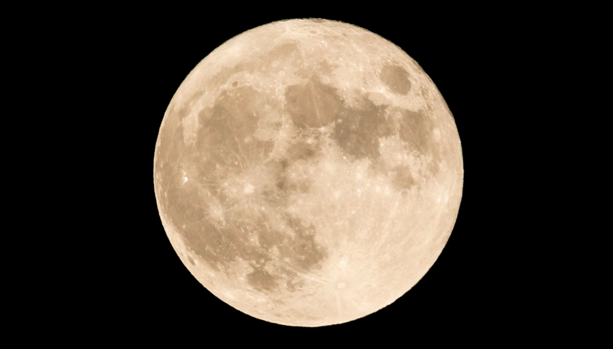 https://wips.plug.it/cips/notizie.virgilio.it/cms/2025/10/luna-piena-ottobre-2025.jpg