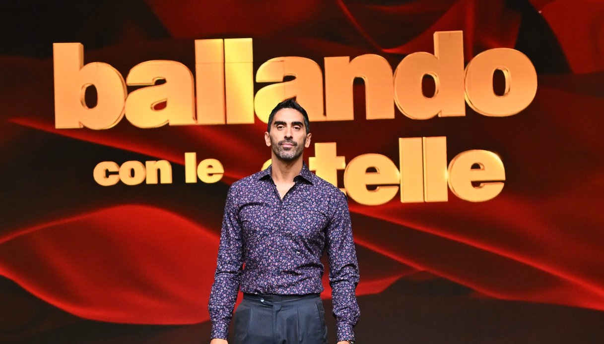 https://wips.plug.it/cips/notizie.virgilio.it/cms/2025/10/magnini-ballando-con-le-stelle-rosolino-malattia.jpg