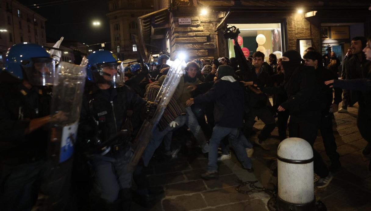 https://wips.plug.it/cips/notizie.virgilio.it/cms/2025/10/manifestazione-bologna-2.jpg