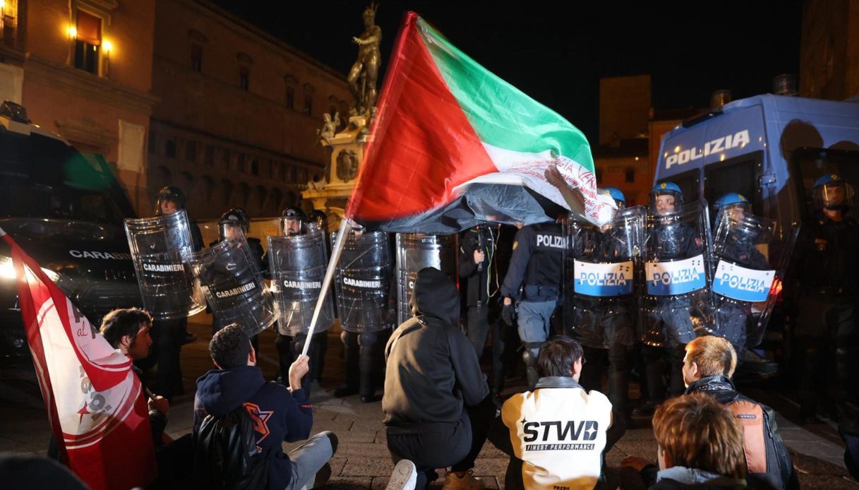 manifestazione bologna scontri