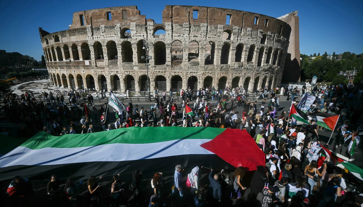 Le foto della manifestazione pro Gaza a Roma. Flotilla in collegamento, gli organizzatori: “Siamo un milione”
