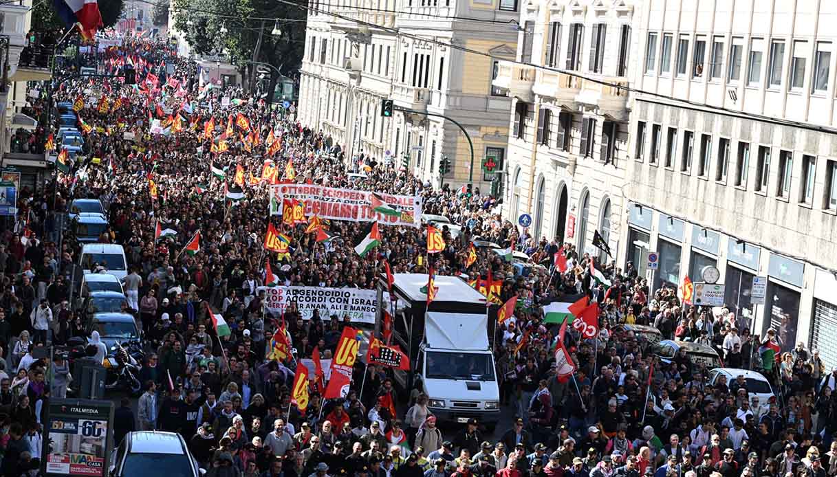 https://wips.plug.it/cips/notizie.virgilio.it/cms/2025/10/manifestazione-sciopero-generale.jpg