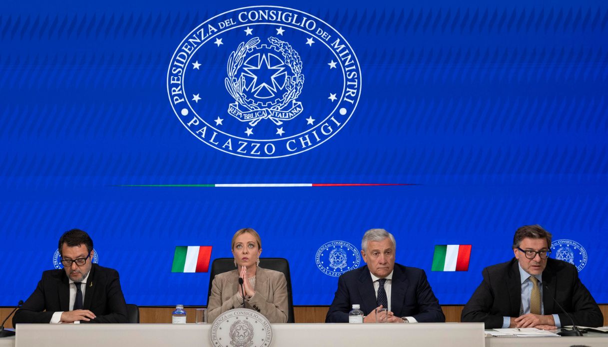 https://wips.plug.it/cips/notizie.virgilio.it/cms/2025/10/manovra-2026-accise-diesel-sigarette.jpg