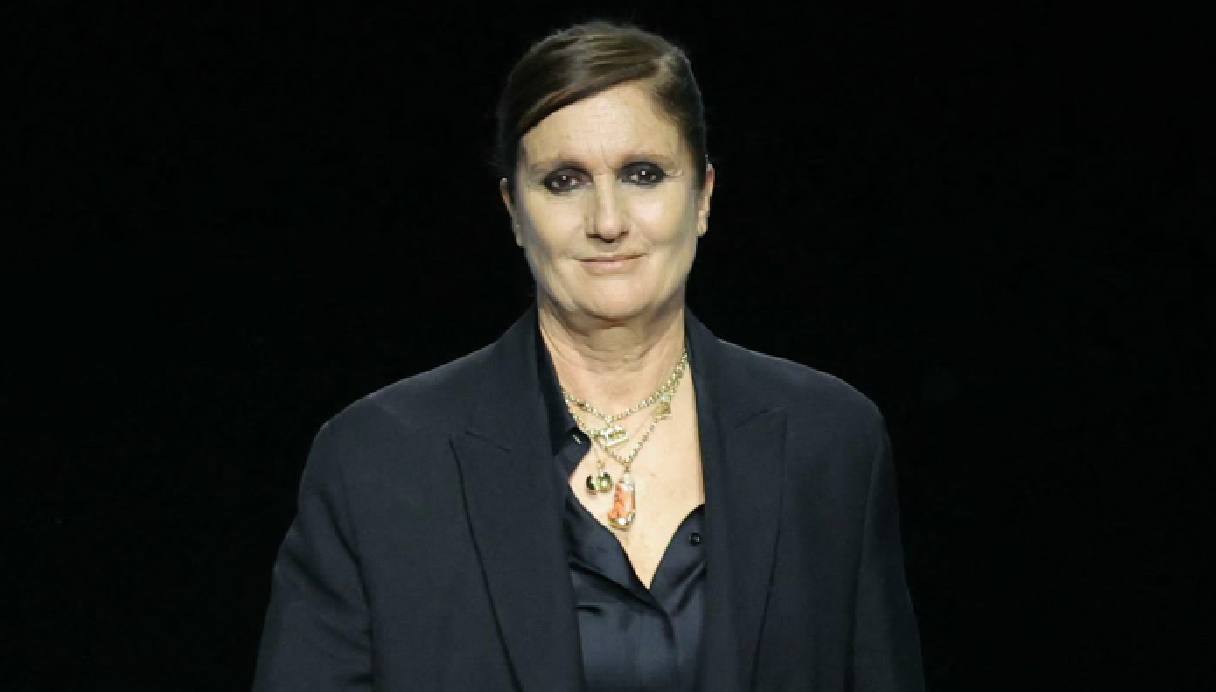 https://wips.plug.it/cips/notizie.virgilio.it/cms/2025/10/maria-grazia-chiuri-direttrice-creativa-dior.jpg
