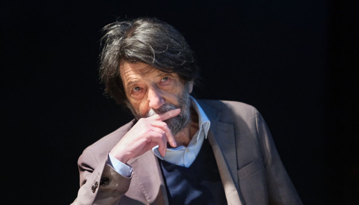 https://wips.plug.it/cips/notizie.virgilio.it/cms/2025/10/massimo-cacciari-sposa-matrimonio-2.jpg