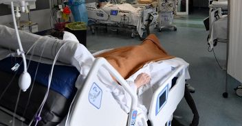 morta-ospedale-napoli-infarto-legata-sedata-indagini