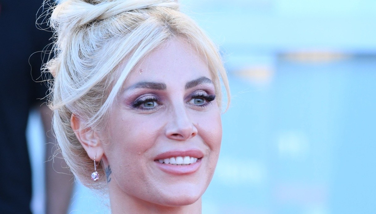 https://wips.plug.it/cips/notizie.virgilio.it/cms/2025/10/paola-caruso-verissimo.jpg
