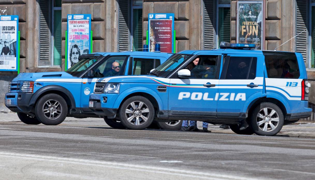 Donna violentata a Napoli in pieno centro storico, passanti bloccano l