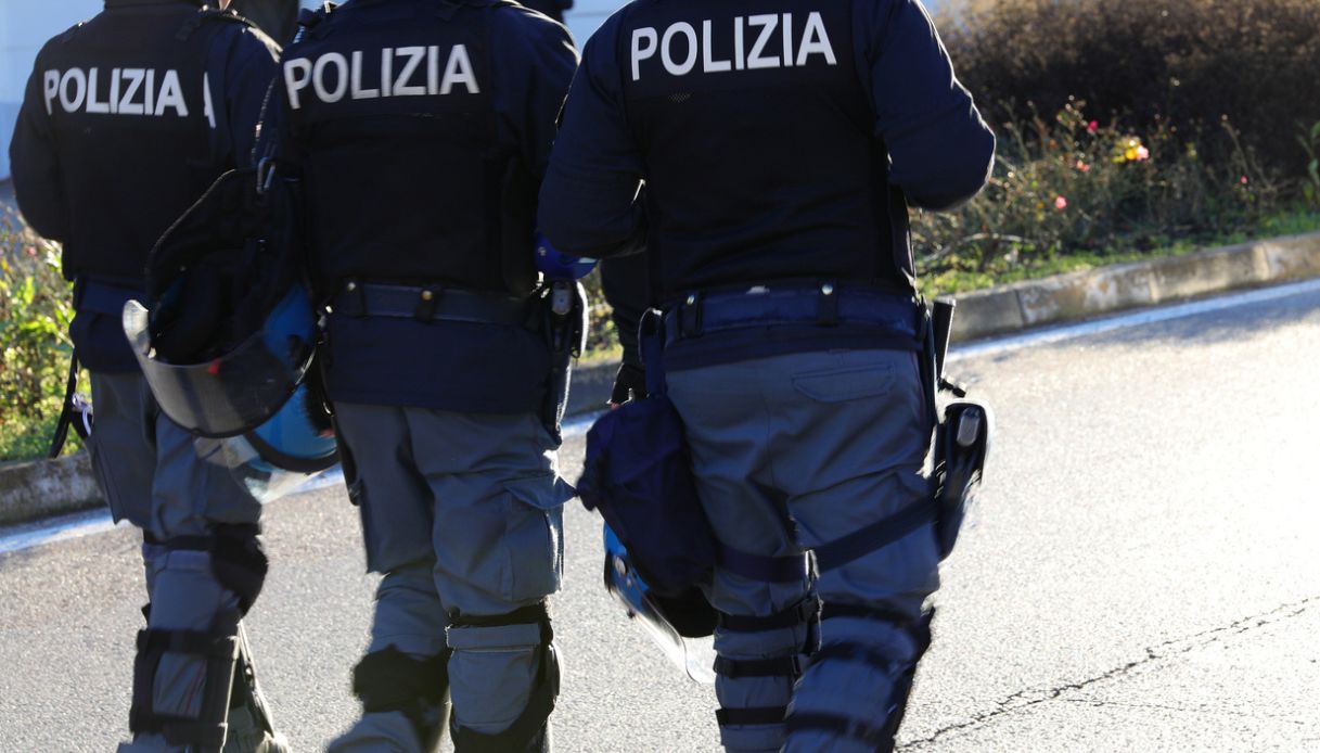 Preso a sassate il pullman dei tifosi del Pistoia basket dopo una partita in trasferta, morto l Preso a sassate il pullman dei tifosi del Pistoia basket dopo una partita in trasferta, morto l