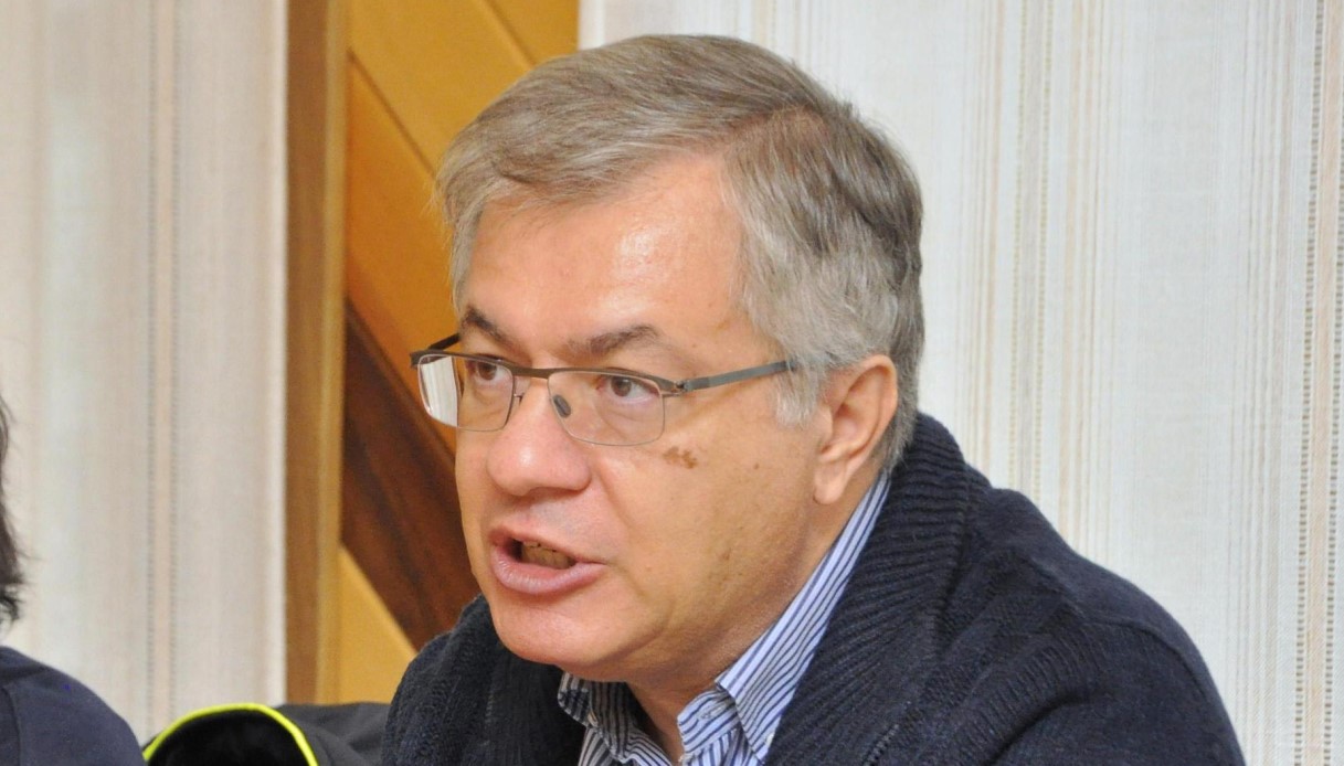 https://wips.plug.it/cips/notizie.virgilio.it/cms/2025/10/raffaele-rocco-sindaco-aosta-ballottaggio-voti-riconteggio.jpg
