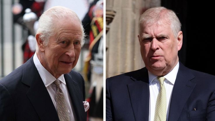 Re Carlo revoca il titolo di principe al fratello Andrea e lo sfratta dal  Royal Lodge, la decisione a sorpresa