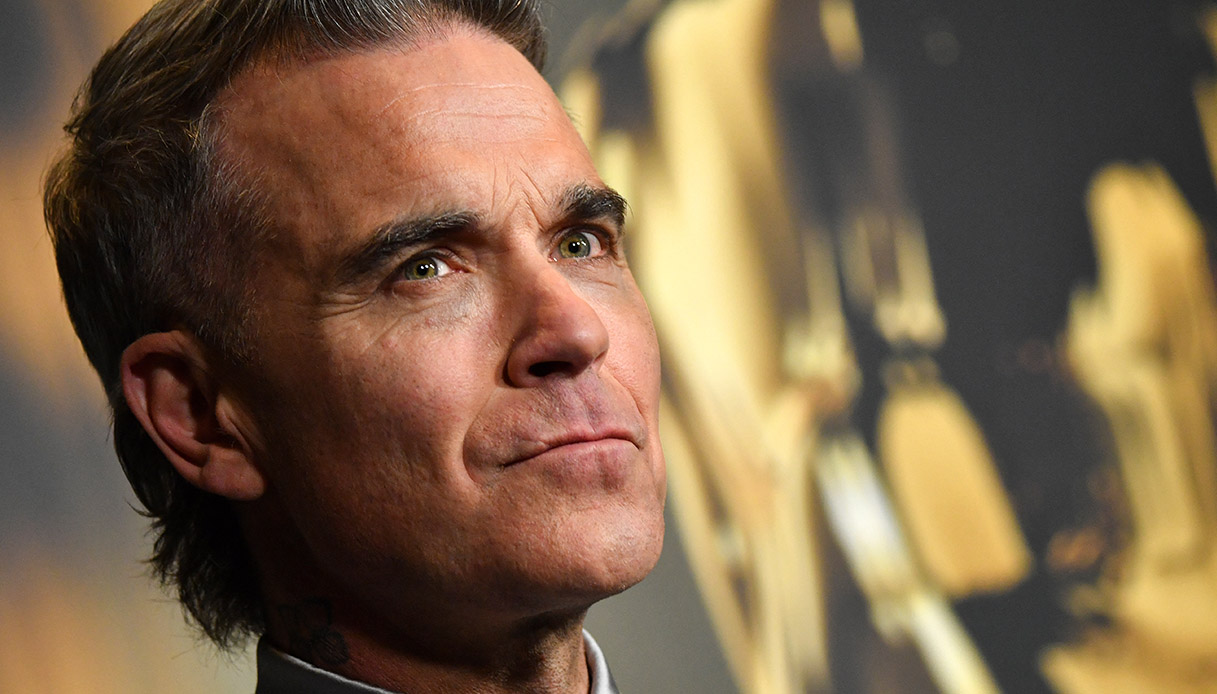https://wips.plug.it/cips/notizie.virgilio.it/cms/2025/10/robbie-williams-sindrome-di-tourette.jpg