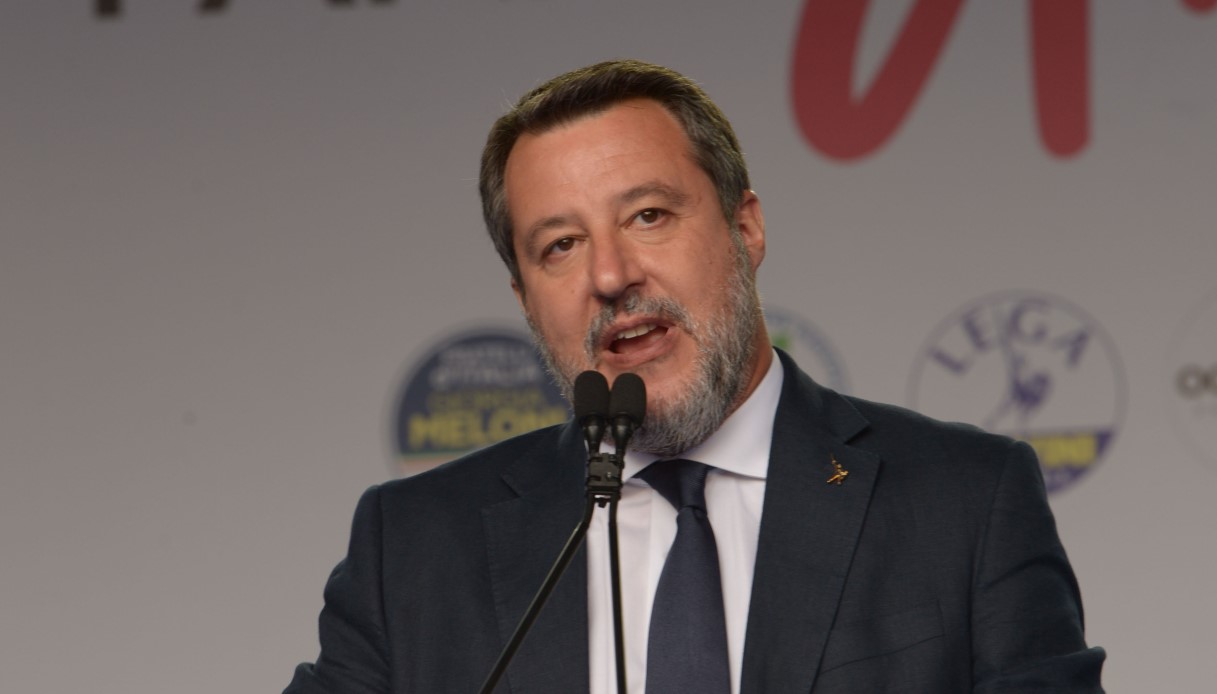 https://wips.plug.it/cips/notizie.virgilio.it/cms/2025/10/salvini-come-kirk-scritta-genova.jpg
