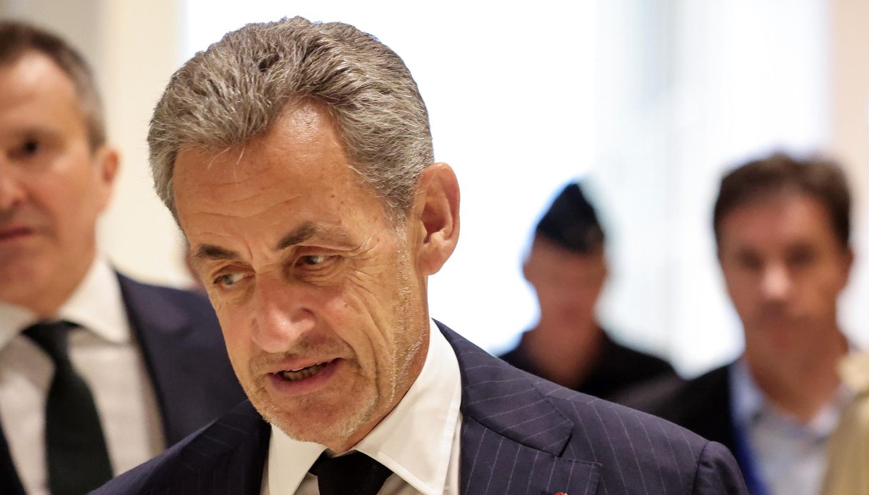 https://wips.plug.it/cips/notizie.virgilio.it/cms/2025/10/sarkozy-prigione.jpg