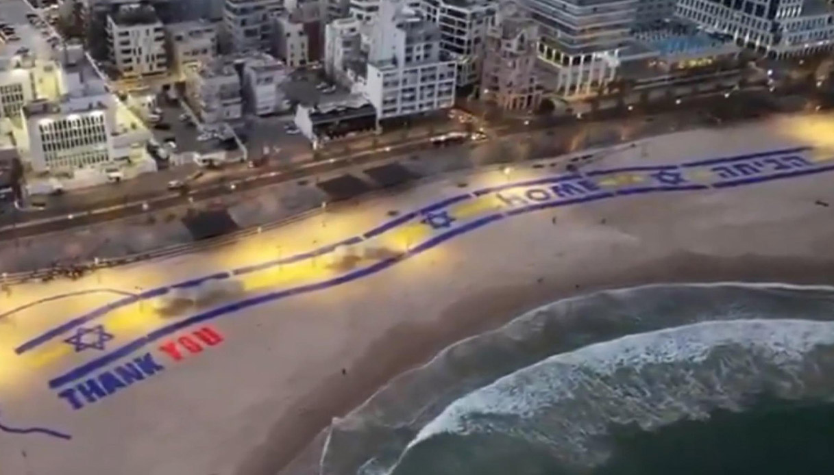 https://wips.plug.it/cips/notizie.virgilio.it/cms/2025/10/scritta-spiaggia-donald-trump-israele.jpg