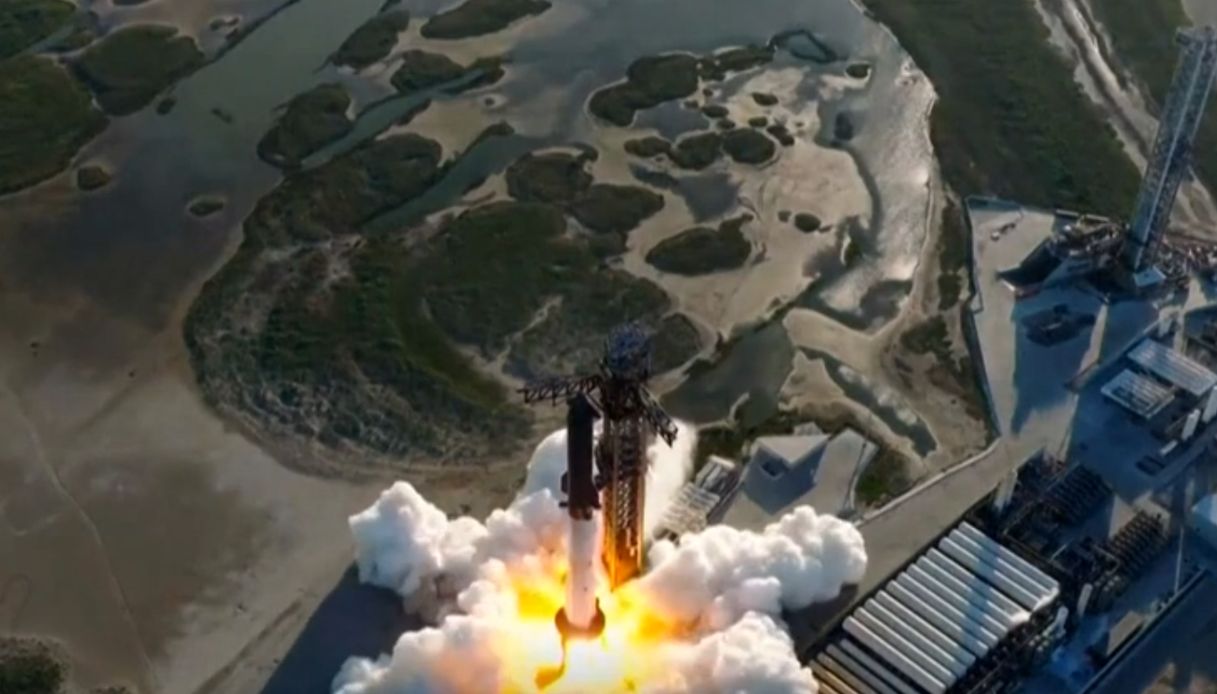 https://wips.plug.it/cips/notizie.virgilio.it/cms/2025/10/spacex-starship-volo-test.jpg