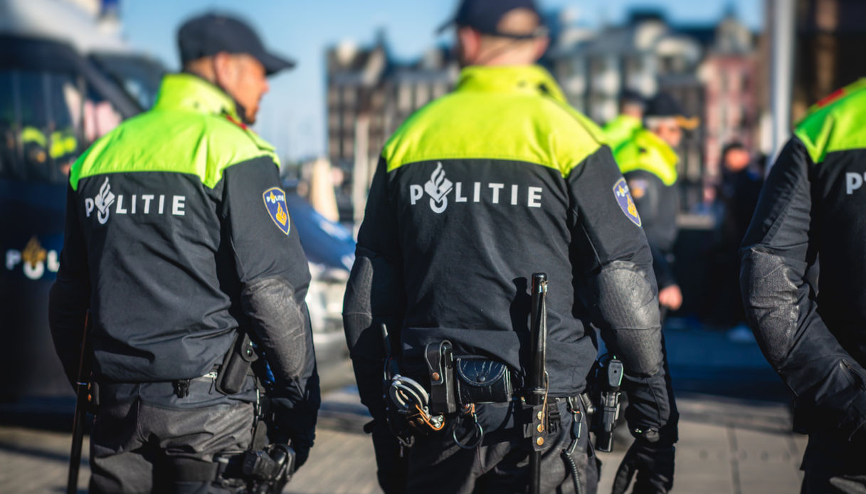 https://wips.plug.it/cips/notizie.virgilio.it/cms/2025/10/tifosi-napoli-eindhoven-arrestati.jpg